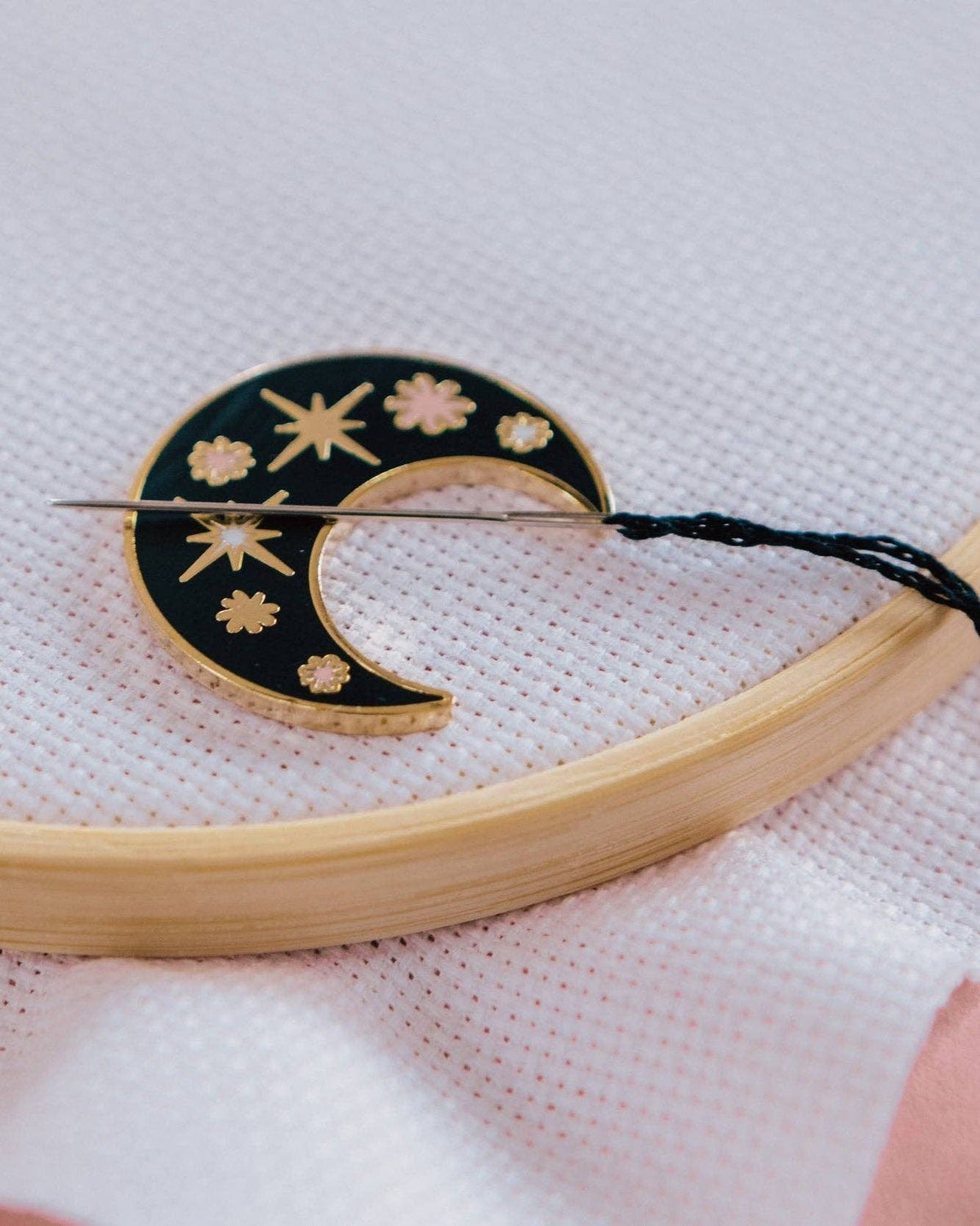 Moon Magnetic Needle Minder